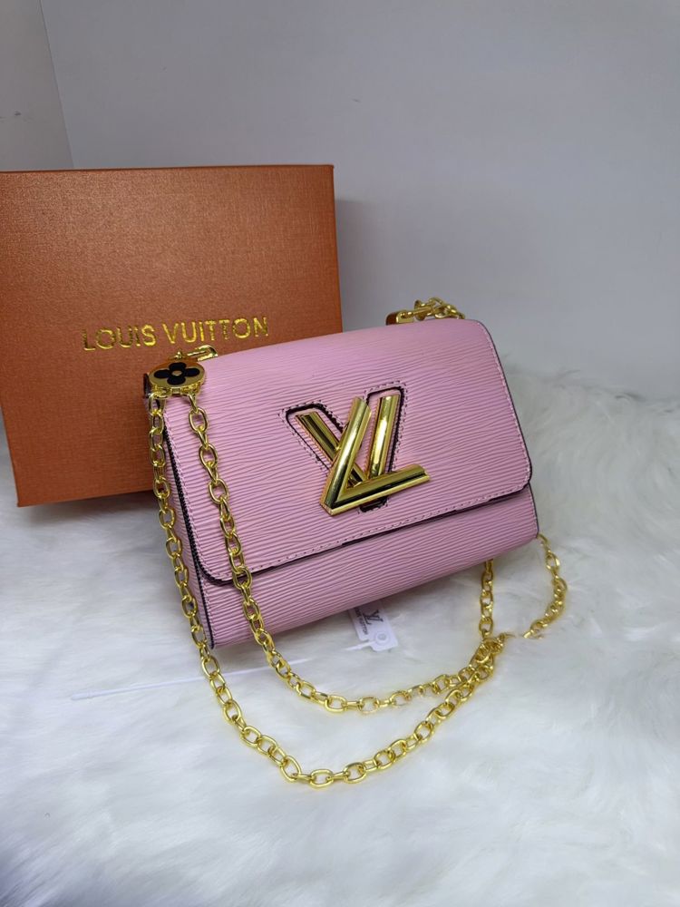 حقيبة كتف نسائية فاخرة Louis Vuitton Twist MM